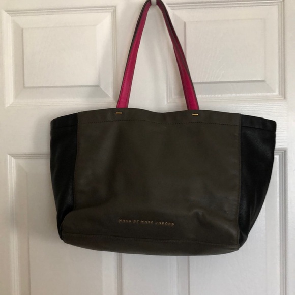 Marc by Marc Jacob’s What’s the T color block bag black olive and pink - Picture 1 of 6
